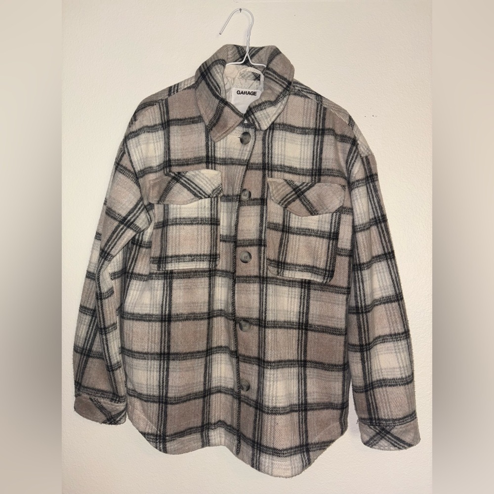 SOLD Women’s Garage small oversize shacket with Inside lining